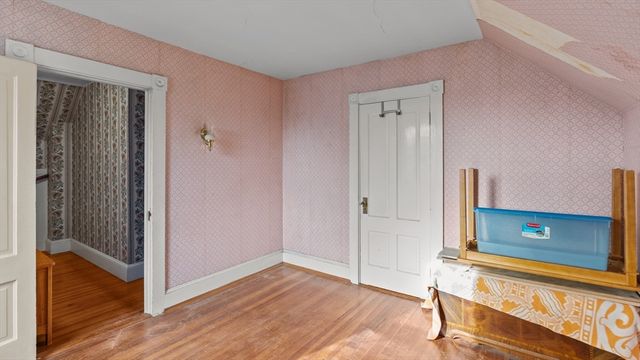 198 Arnold St, New Bedford, MA 02740