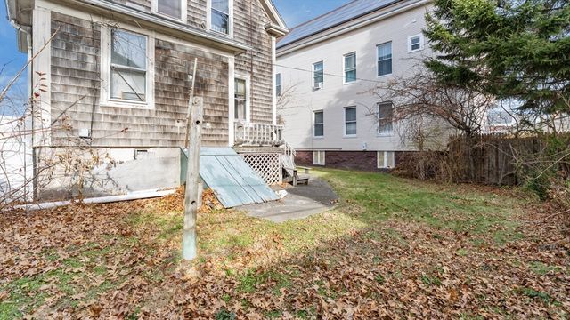 198 Arnold St, New Bedford, MA 02740