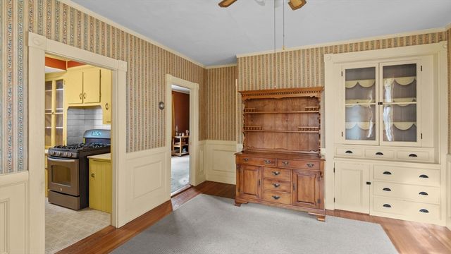 198 Arnold St, New Bedford, MA 02740