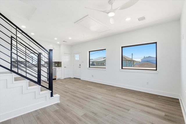 230 S Y Street, La Porte, TX 77571