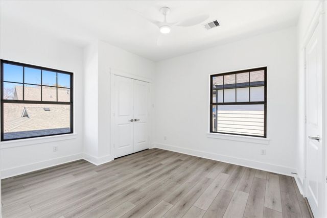 230 S Y Street, La Porte, TX 77571