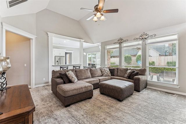 6104 Laquinta Drive, Edmond, OK 73025