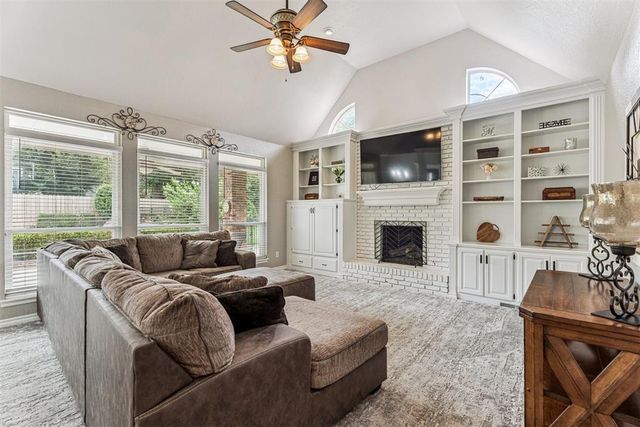 6104 Laquinta Drive, Edmond, OK 73025