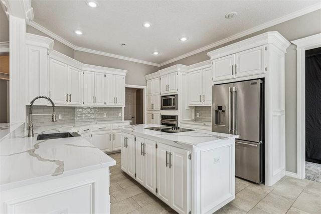 6104 Laquinta Drive, Edmond, OK 73025