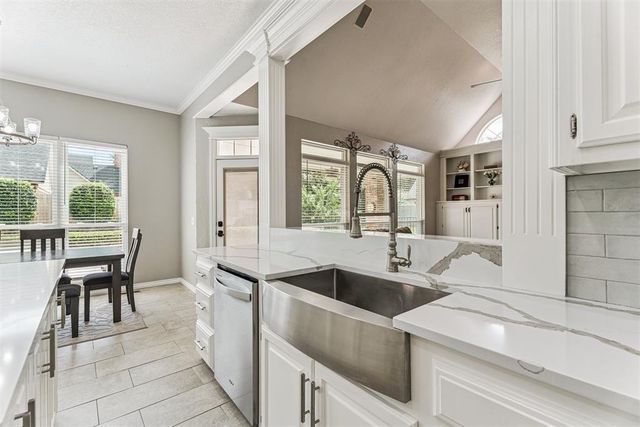 6104 Laquinta Drive, Edmond, OK 73025