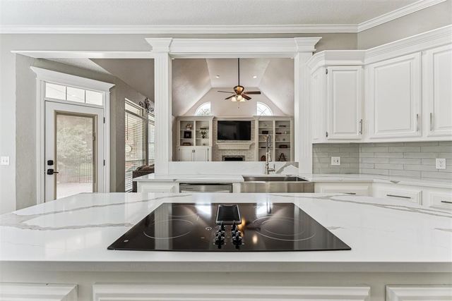 6104 Laquinta Drive, Edmond, OK 73025