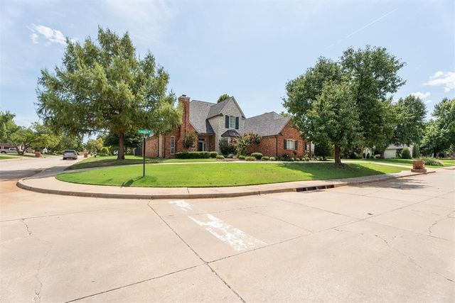 6104 Laquinta Drive, Edmond, OK 73025