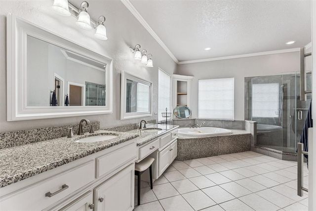 6104 Laquinta Drive, Edmond, OK 73025