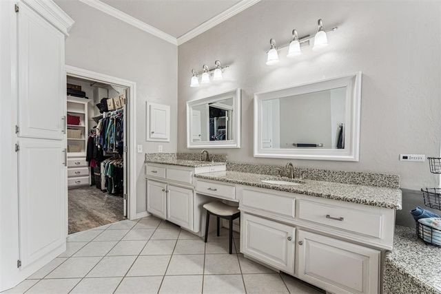 6104 Laquinta Drive, Edmond, OK 73025