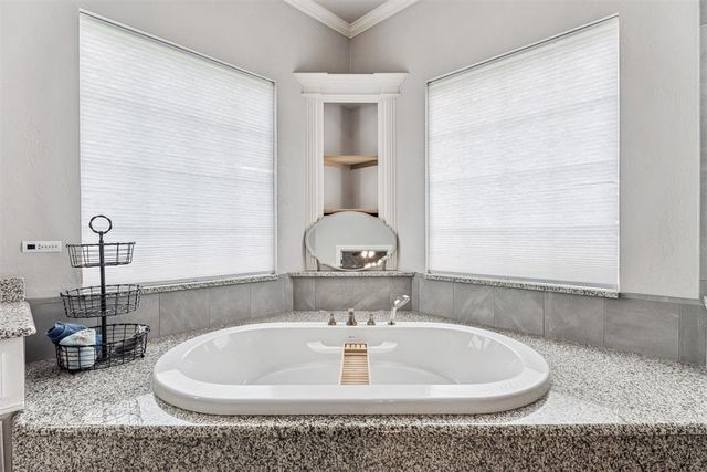 6104 Laquinta Drive, Edmond, OK 73025