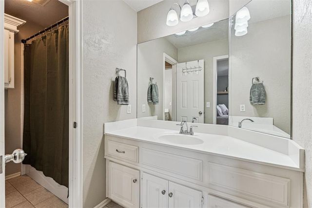 6104 Laquinta Drive, Edmond, OK 73025