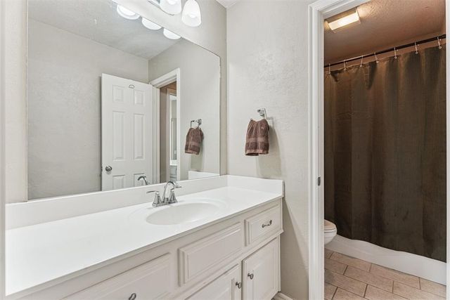 6104 Laquinta Drive, Edmond, OK 73025