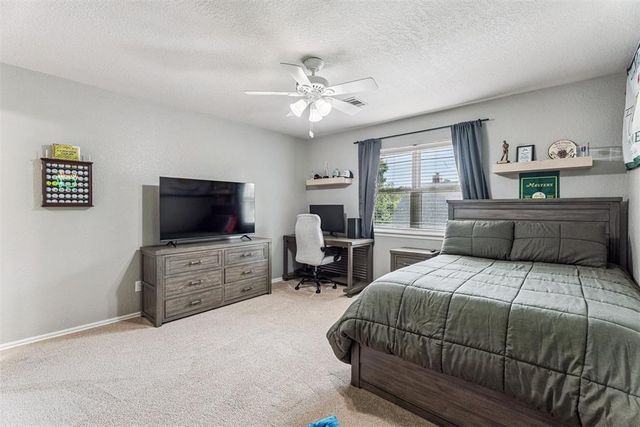 6104 Laquinta Drive, Edmond, OK 73025