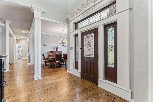 6104 Laquinta Drive, Edmond, OK 73025