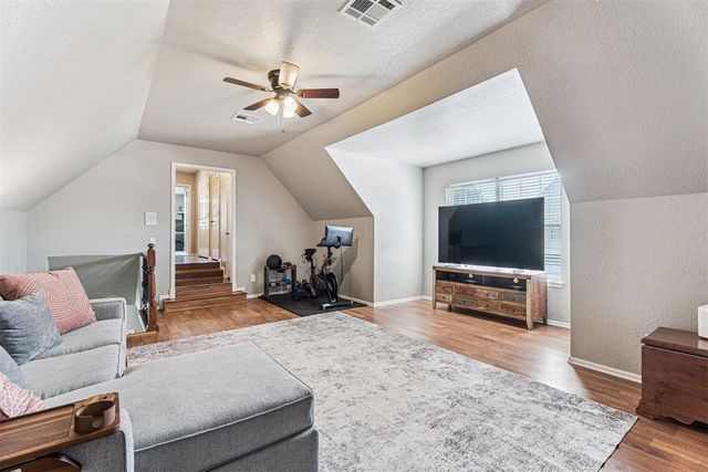 6104 Laquinta Drive, Edmond, OK 73025