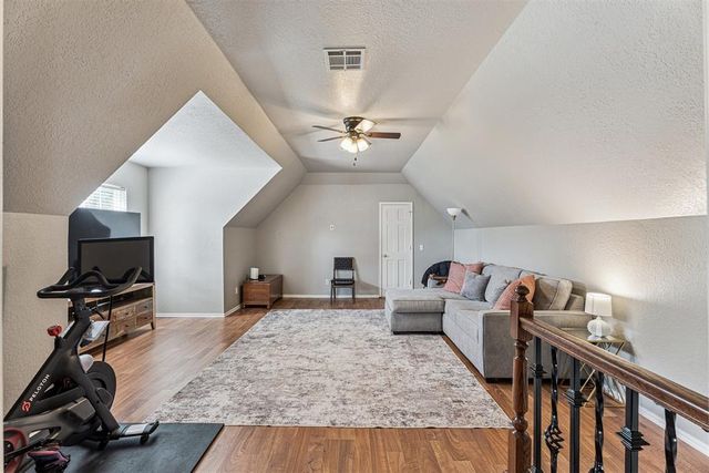 6104 Laquinta Drive, Edmond, OK 73025