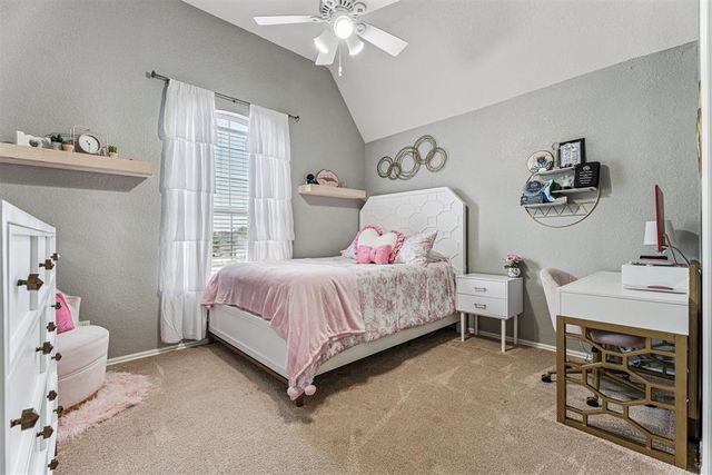 6104 Laquinta Drive, Edmond, OK 73025