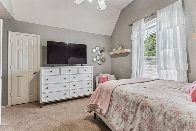 6104 Laquinta Drive, Edmond, OK 73025