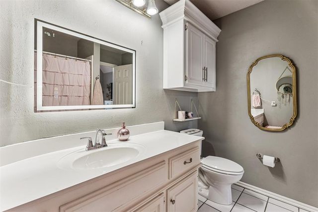 6104 Laquinta Drive, Edmond, OK 73025