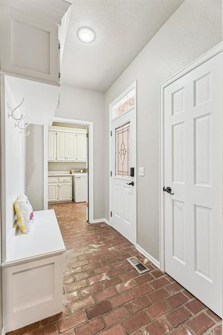 6104 Laquinta Drive, Edmond, OK 73025