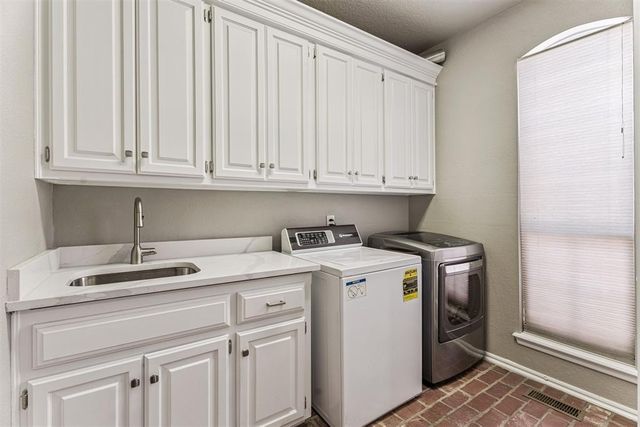 6104 Laquinta Drive, Edmond, OK 73025