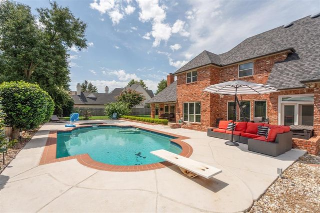 6104 Laquinta Drive, Edmond, OK 73025