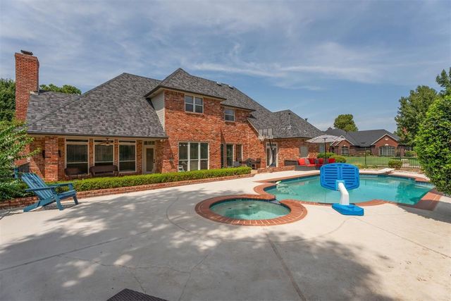 6104 Laquinta Drive, Edmond, OK 73025