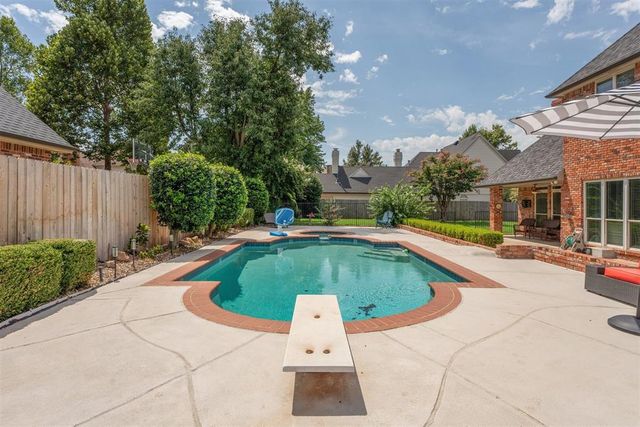 6104 Laquinta Drive, Edmond, OK 73025