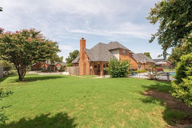 6104 Laquinta Drive, Edmond, OK 73025