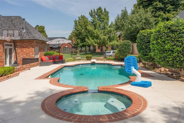 6104 Laquinta Drive, Edmond, OK 73025