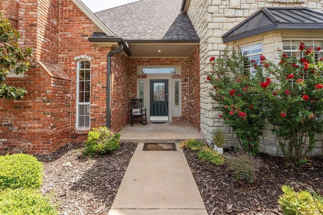 6104 Laquinta Drive, Edmond, OK 73025