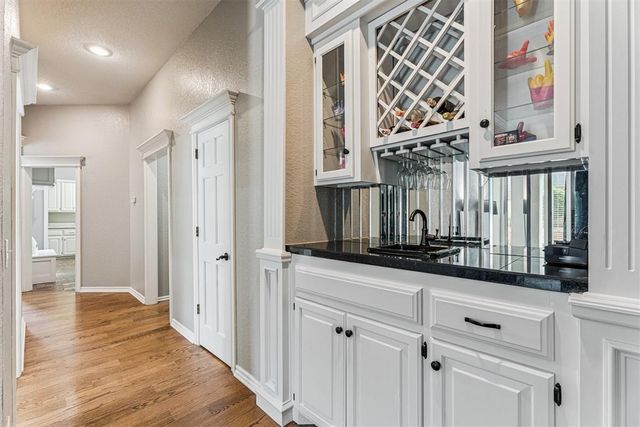 6104 Laquinta Drive, Edmond, OK 73025