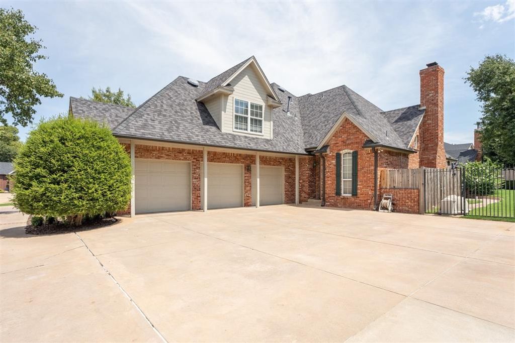 6104 Laquinta Drive, Edmond, OK 73025