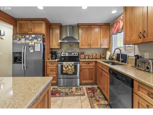 200 S CASCADE Dr, Woodburn, OR 97071