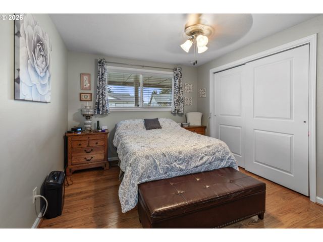 200 S CASCADE Dr, Woodburn, OR 97071