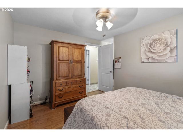 200 S CASCADE Dr, Woodburn, OR 97071