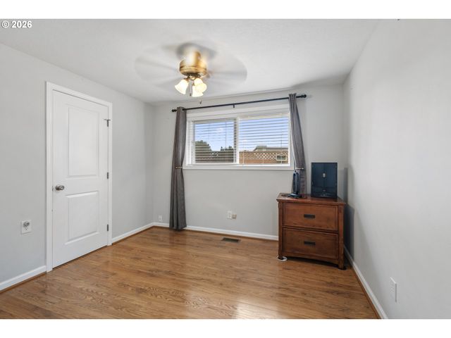 200 S CASCADE Dr, Woodburn, OR 97071