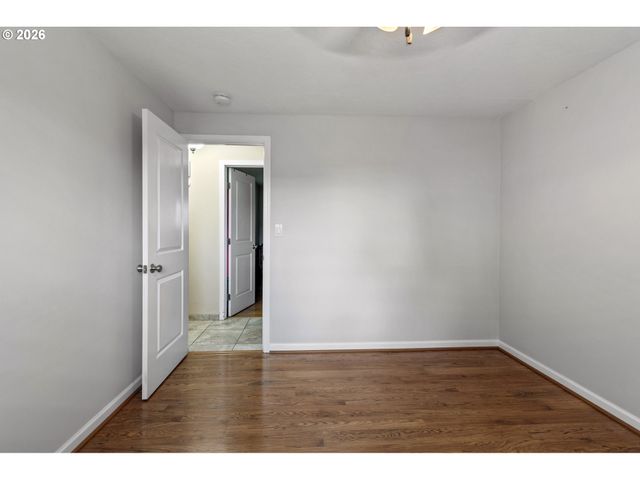 200 S CASCADE Dr, Woodburn, OR 97071
