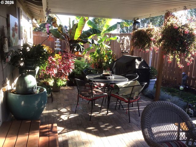 200 S CASCADE Dr, Woodburn, OR 97071
