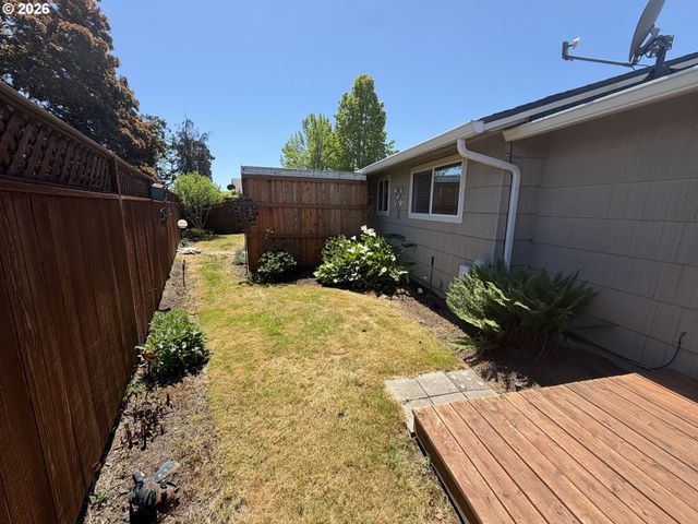 200 S CASCADE Dr, Woodburn, OR 97071