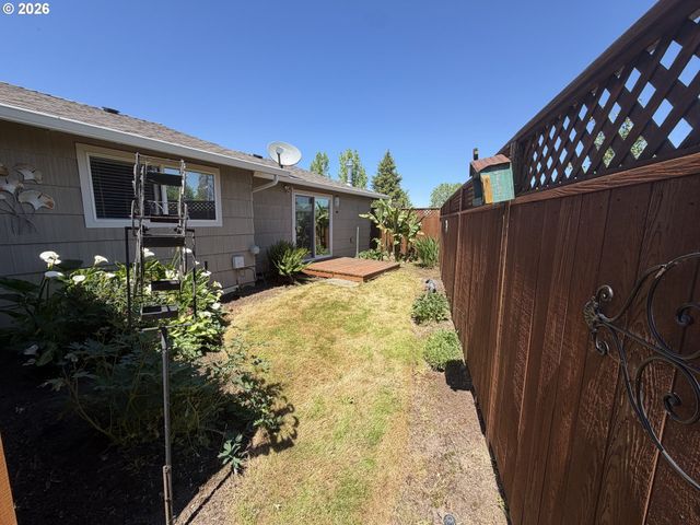200 S CASCADE Dr, Woodburn, OR 97071