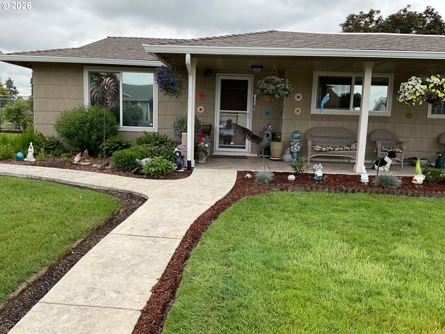 200 S CASCADE Dr, Woodburn, OR 97071