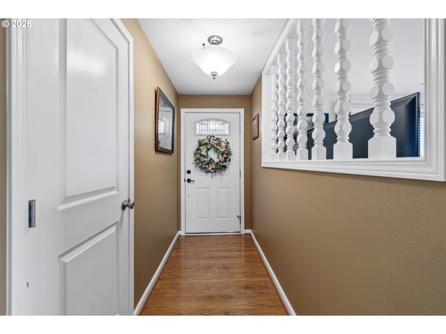 200 S CASCADE Dr, Woodburn, OR 97071