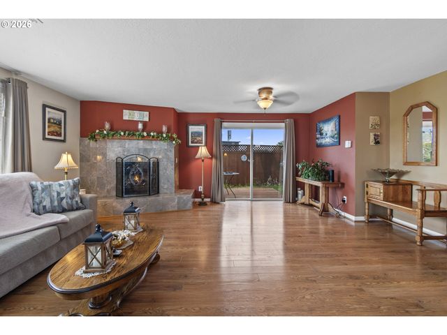 200 S CASCADE Dr, Woodburn, OR 97071