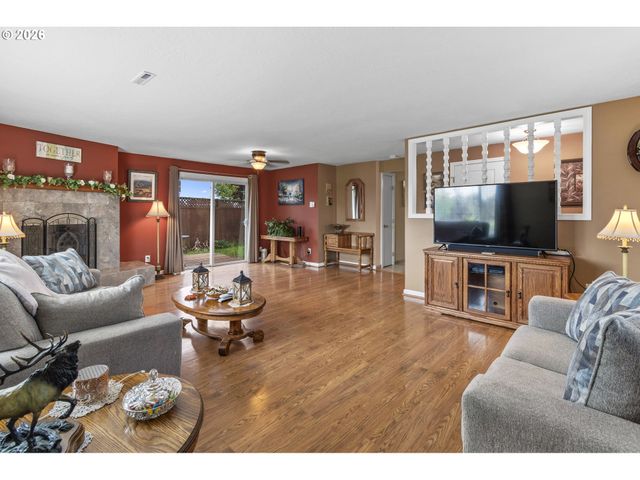 200 S CASCADE Dr, Woodburn, OR 97071