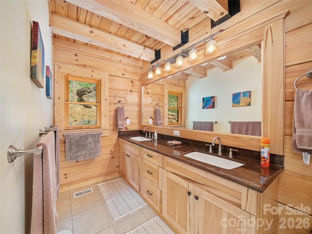 483 Birdie Lane, Bakersville, NC 28705