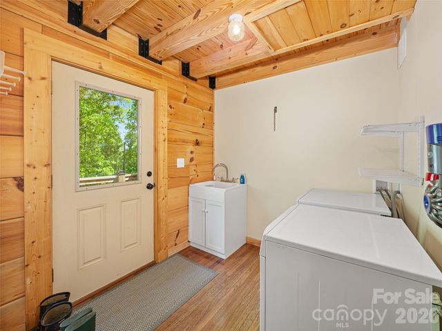 483 Birdie Lane, Bakersville, NC 28705
