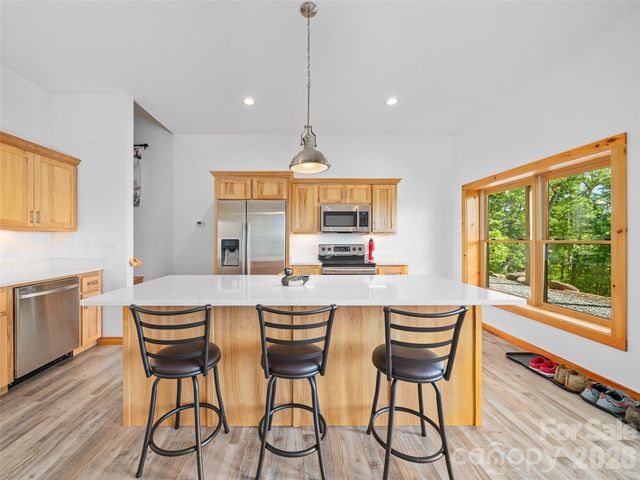 483 Birdie Lane, Bakersville, NC 28705
