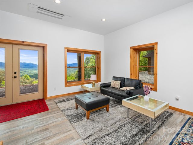 483 Birdie Lane, Bakersville, NC 28705