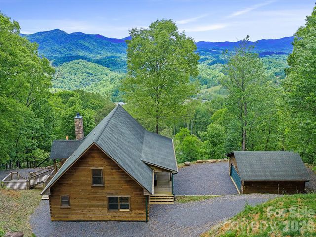 483 Birdie Lane, Bakersville, NC 28705